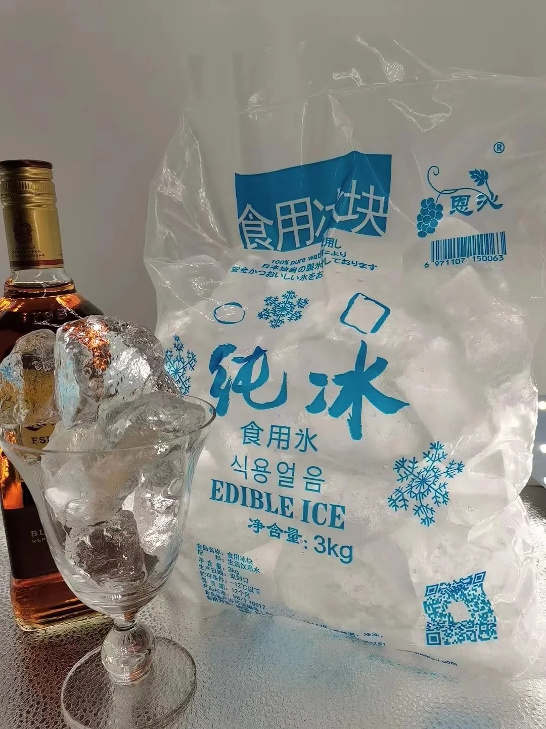 建德冰极制冰厂家直销：降温冰块、食用冰块及干冰任您选